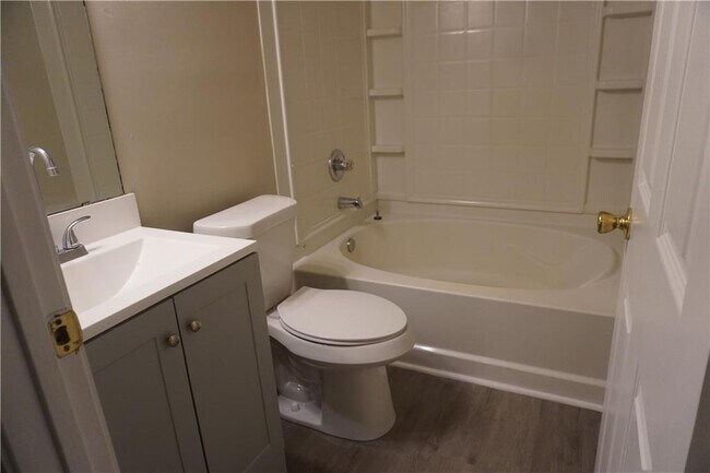 Building Photo - 840 Paper Creek Dr SE