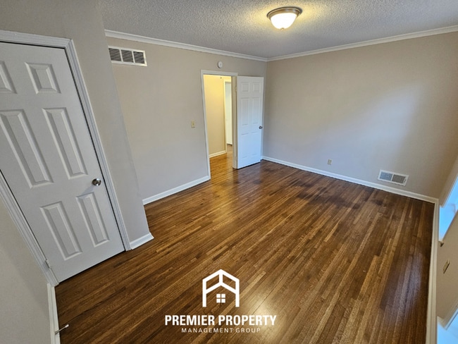 Building Photo - 2942 S.Mendenhall Road