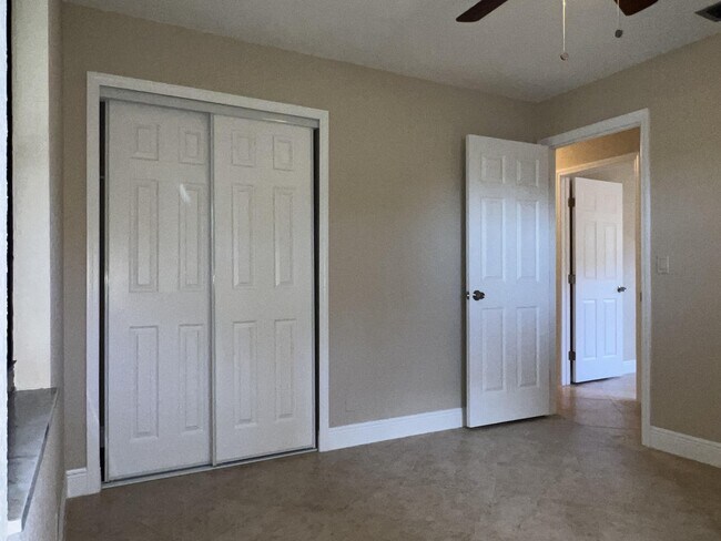 Building Photo - 2545 Conroy Dr