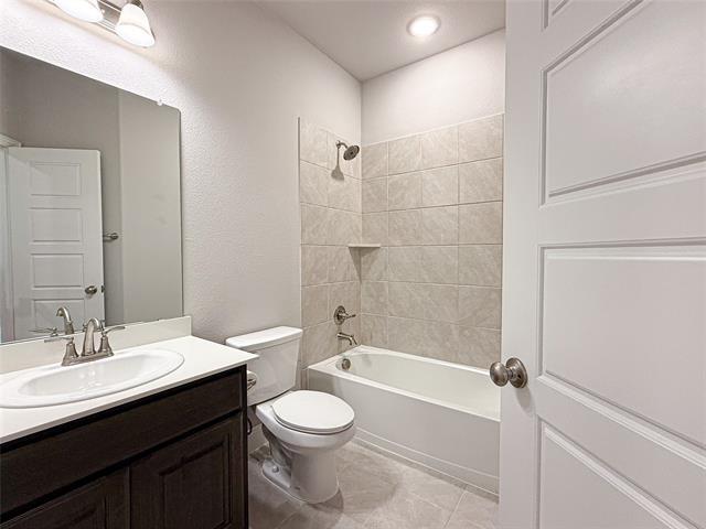 Building Photo - 6401 Graceland Dr