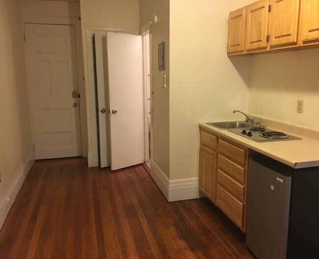 Building Photo - 505 Beacon St