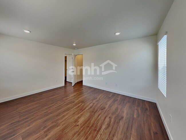 Building Photo - 4814 87th Ave NE