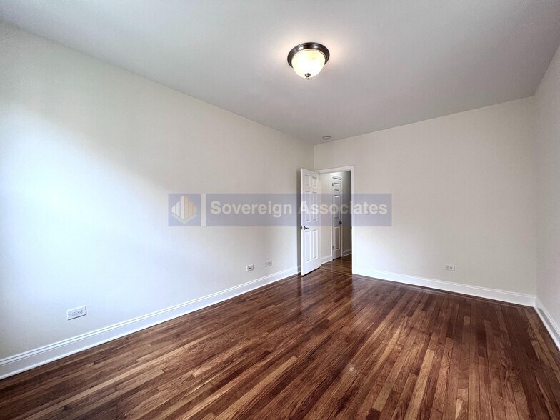 Building Photo - 105 Pinehurst Ave