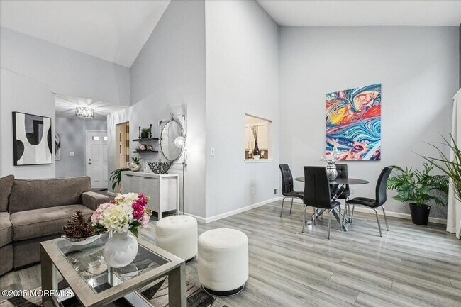 Building Photo - 292 Daisy Dr