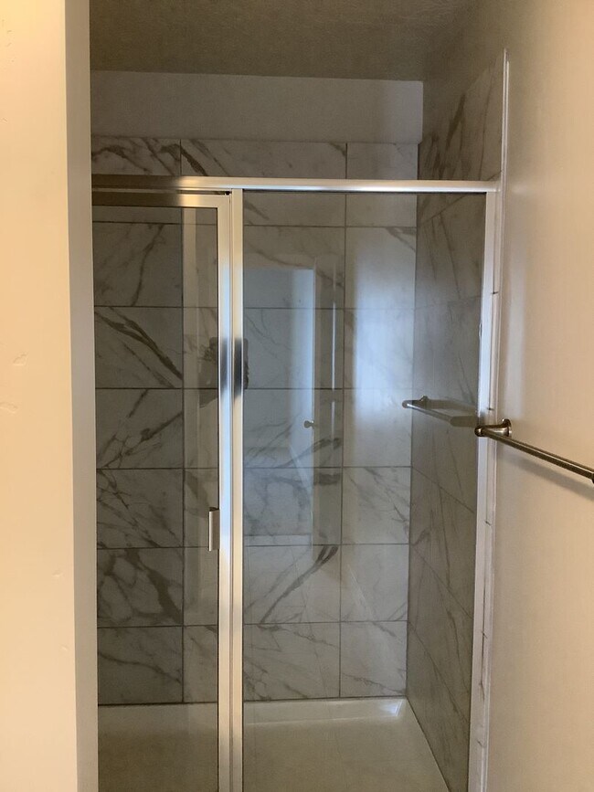 Building Photo - FREE RENT FIRST MONTH - Townhome in Prime ...