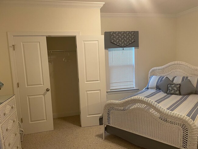 Building Photo - 2 Bed, 2 Bath Apartment on the River - Furnhsied Rental