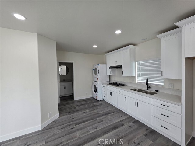 Building Photo - 9531 Mallard Ave