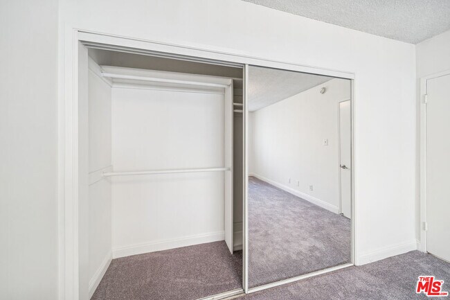 Building Photo - 1050 S Wooster St