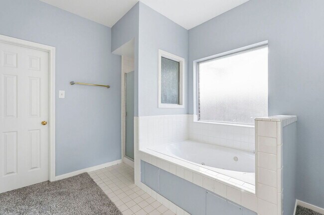 Building Photo - 3311 Whitebud Dr