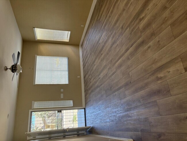 Building Photo - 2245 E Detroit St