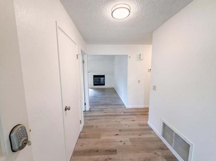 Building Photo - 5901 Small Hill Ct