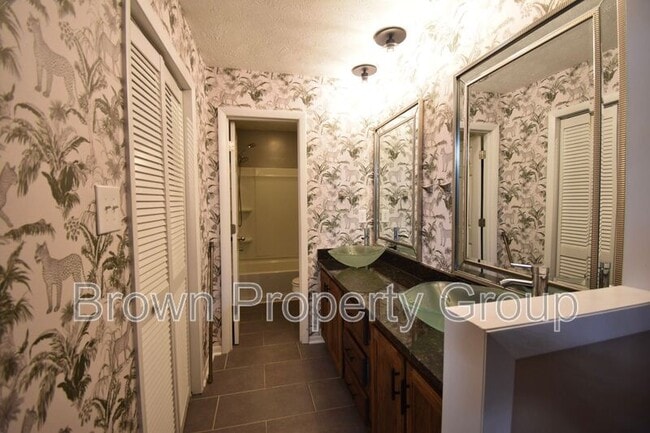 Building Photo - 518 Singletary Pl