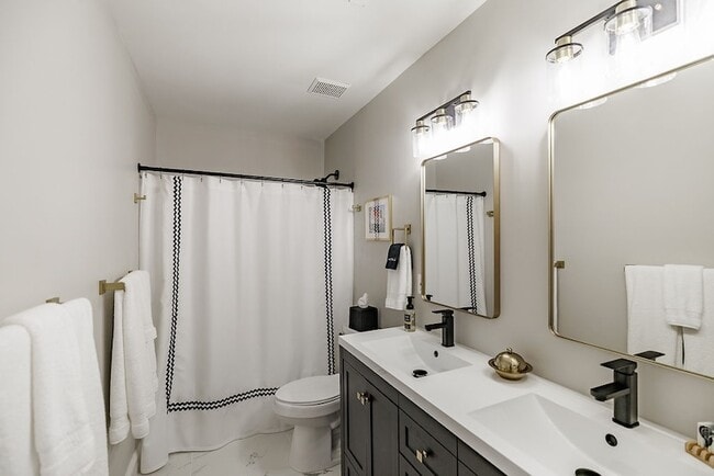 Building Photo - 2165 S Milledge Ave