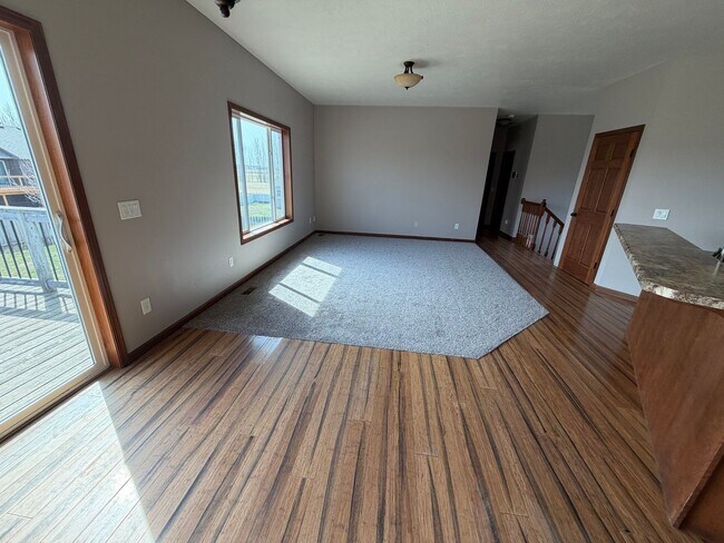 Building Photo - Feels like a New Home!