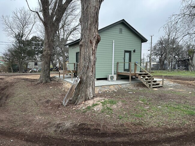 Building Photo - 112 E Scott St