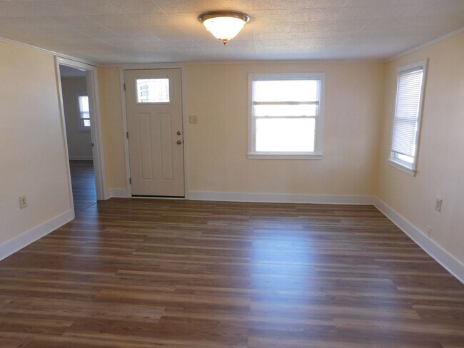 Building Photo - 423 Bouy St