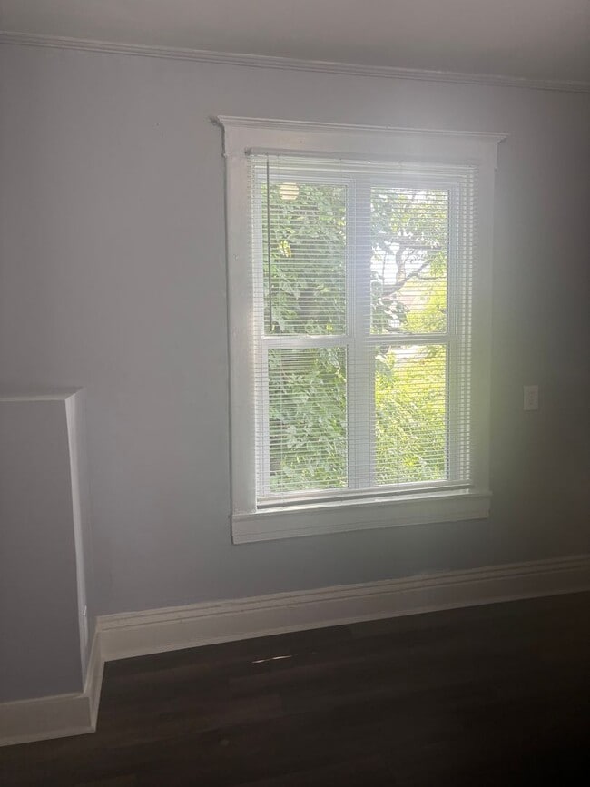Building Photo - Newly Renovated 3-bedroom 2-bath house in ...