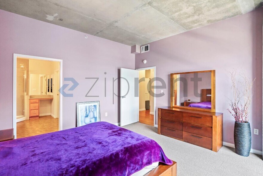 Building Photo - Unit 639