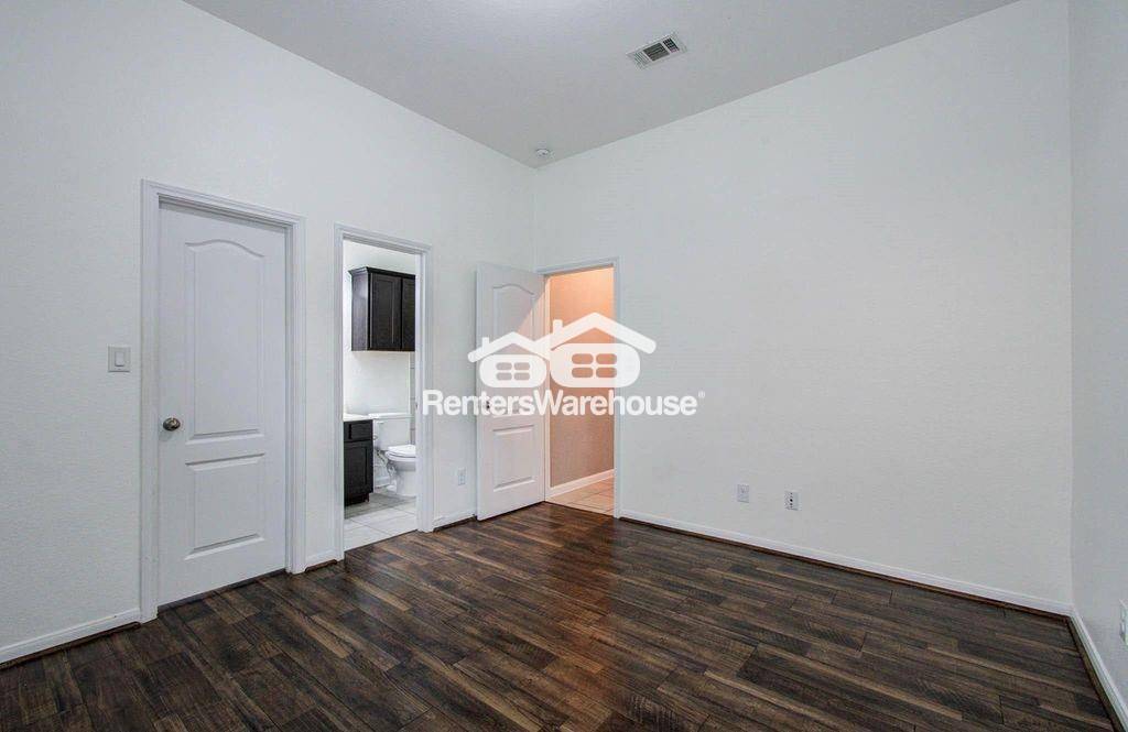 Building Photo - 17622 Quiet Shores Dr