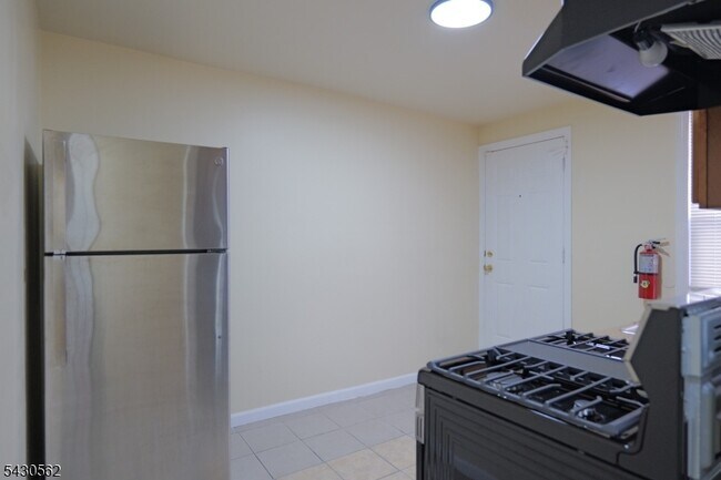 Building Photo - 84 Scheerer Ave