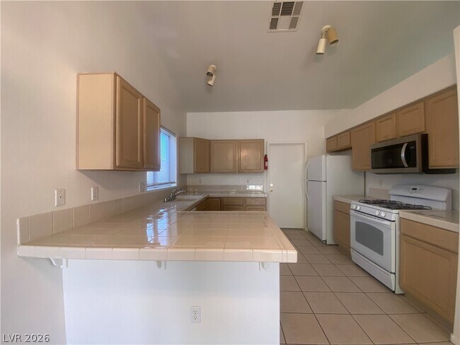 Building Photo - 8524 Highland View