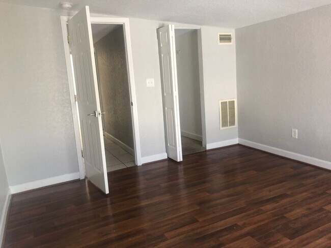 Building Photo - Beautiful, 3/2 Pool Home Available Now!
