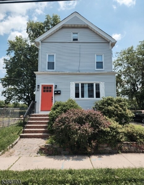 Primary Photo - 21 Lawrence St