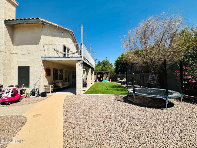 Building Photo - 727 W Mendoza Cir