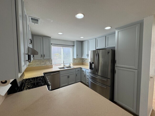 Building Photo - Townhome for Rent