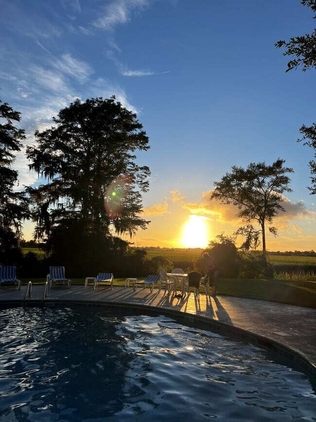 Building Photo - 23 Vineyard Pl