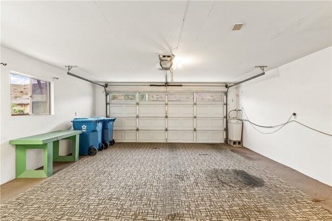 Building Photo - 2687 Country Club Dr