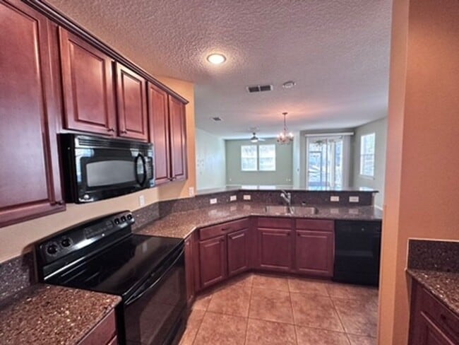 Building Photo - ***TWO WEEKS FREE*** Stylish 3BR Townhome with Garage & Walk-In Closet