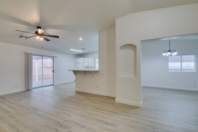 Building Photo - 437 Palegold St