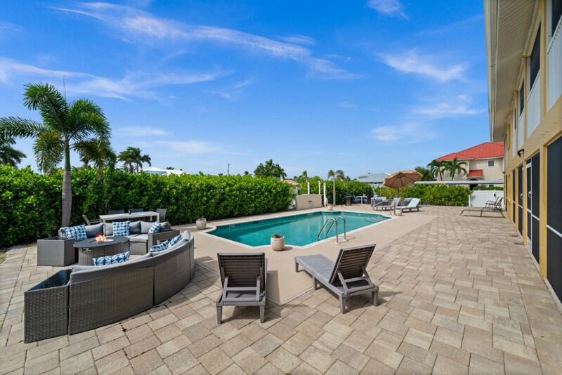 Building Photo - 5420 Chiquita Blvd S