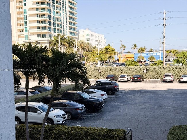 Building Photo - 200 S Birch Rd