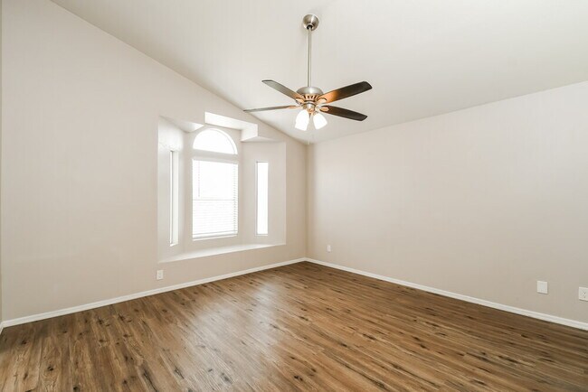 Building Photo - 4165 E Wayland Rd