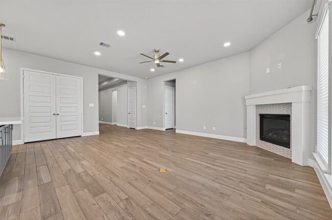 Building Photo - 15330 Legacy Pk Wy