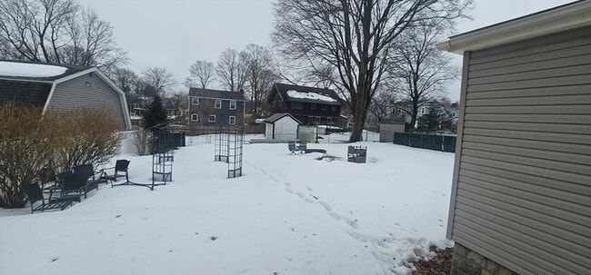 Building Photo - 6 Eastern Ave