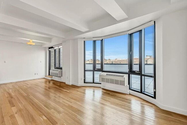 Building Photo - 35-40 30th St