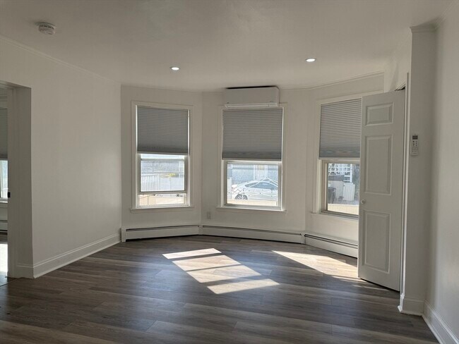 Building Photo - 15 Linwood St