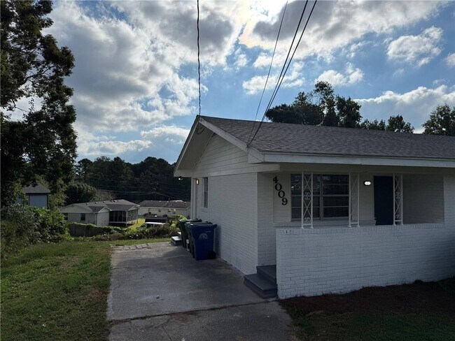 Building Photo - 4009 Ester Dr SW