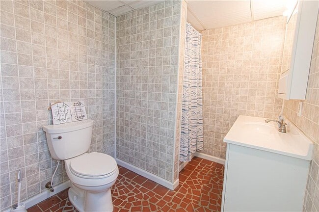 Building Photo - 250 Nottingham Wy