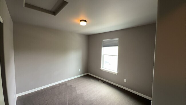 Building Photo - 2728 NE Black Oak Pl