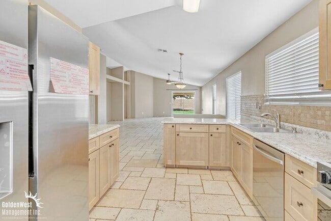 Primary Photo - Charming 3 Bdm 2Ba Single-Story Home in Gl...