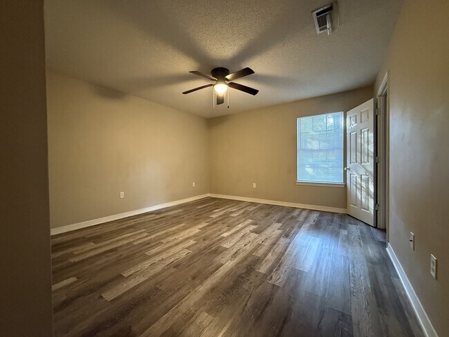 Building Photo - 192 Mary Ln