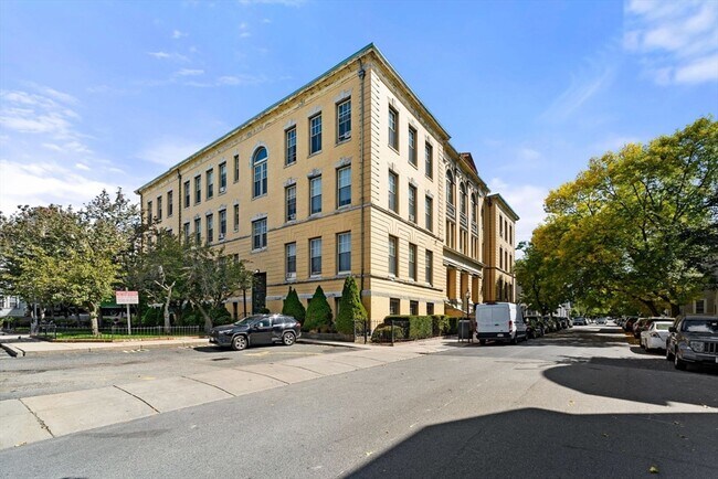 Building Photo - 350 W Fourth St