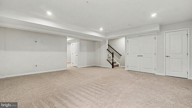 Building Photo - 165 Peter Ln