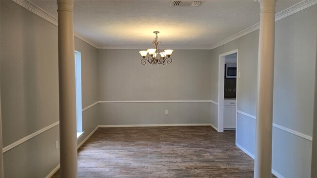 Building Photo - 3303 Candleway Dr