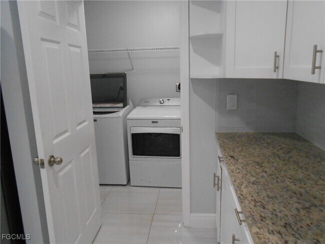 Building Photo - 601 Clayton Ave