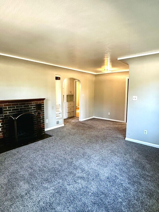 Building Photo - Charming 2 bedroom on Uintah